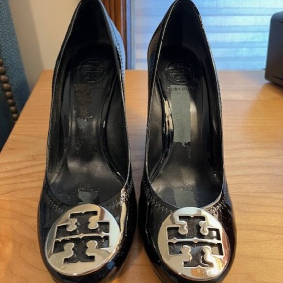 Tory Burch Sophie Wedge Black Patent - Picture 3 of 5